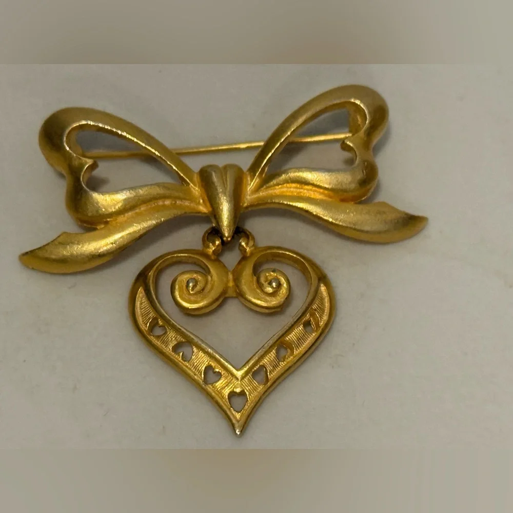 Victorian Revival Bow Brooch w Pendant Heart Gold Tn Cut Work Belle Époque 2.25